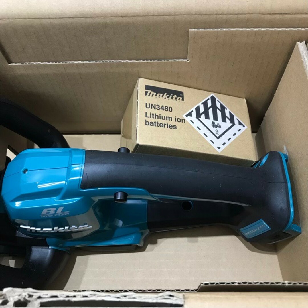 Makita(マキタ)のmakita マキタ 360mm 充電式ヘッジトリマ MUH368DRG マキタブルー バッテリ BL1860B 充電器 DC18RF 外箱 【新品】 22404K421 インテリア/住まい/日用品のインテリア/住まい/日用品 その他(その他)の商品写真