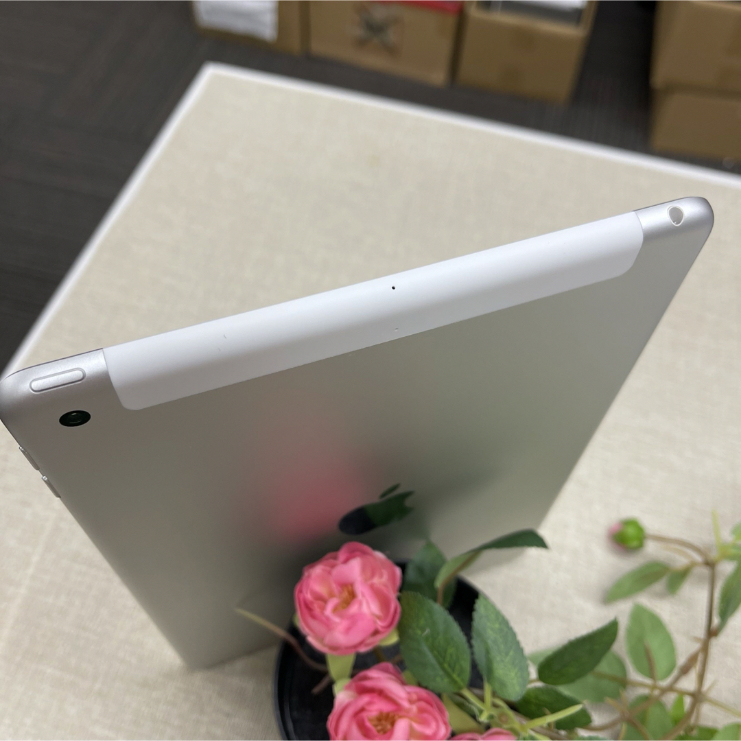 iPad(アイパッド)のiPad 第６世代 Celluar  スマホ/家電/カメラのPC/タブレット(タブレット)の商品写真