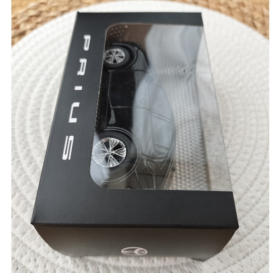 トヨタ　プリウス　プルバックカー　ブラック エンタメ/ホビーのおもちゃ/ぬいぐるみ(ミニカー)の商品写真