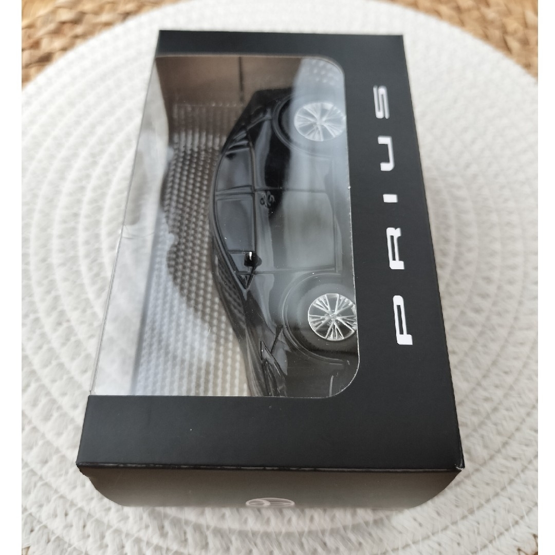 トヨタ　プリウス　プルバックカー　ブラック エンタメ/ホビーのおもちゃ/ぬいぐるみ(ミニカー)の商品写真