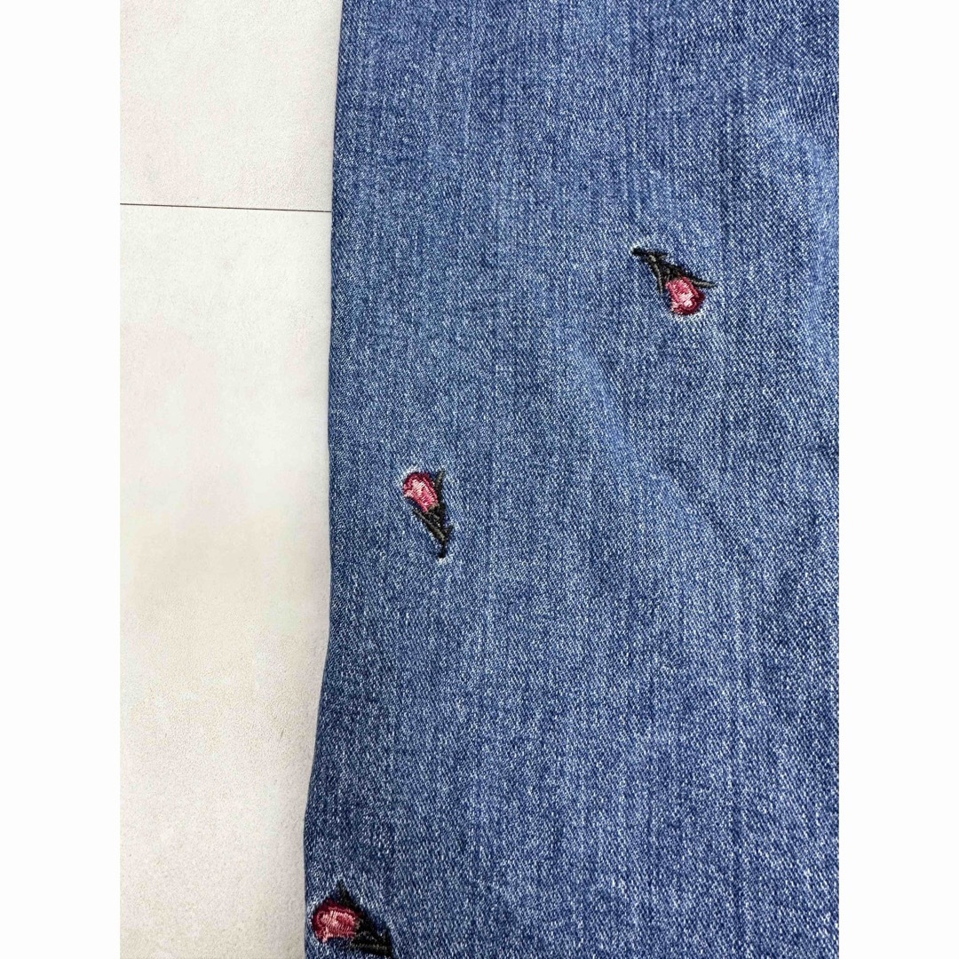 NICE CLAUP(ナイスクラップ)の【NICE CLAUP 】ナイスクラップ 刺繍 デニム ジーンズ チューリップ レディースのパンツ(デニム/ジーンズ)の商品写真