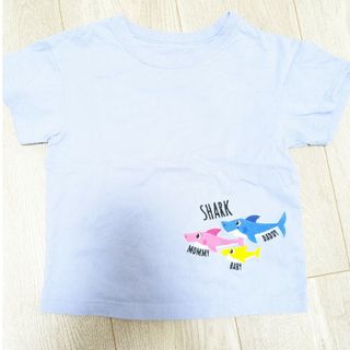 ジーユー(GU)のベイビーシャーク　半袖Tシャツ(Tシャツ/カットソー)