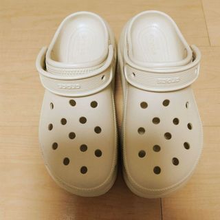 クロックス(crocs)の厚底クロックス(サンダル)