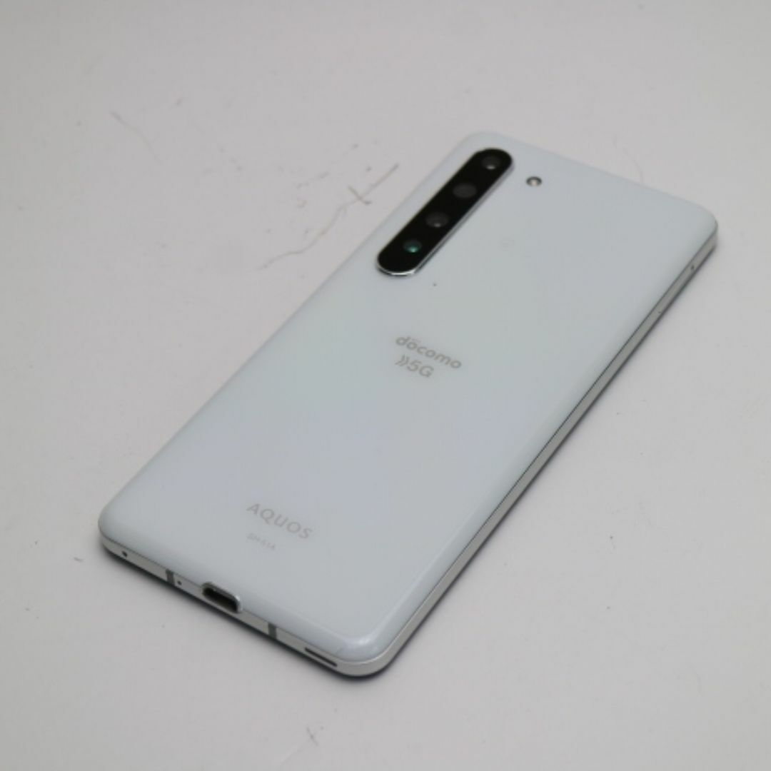 SHARP(シャープ)の超美品 SH-51A AQUOS R5G オーロラホワイト  M222 スマホ/家電/カメラのスマートフォン/携帯電話(スマートフォン本体)の商品写真