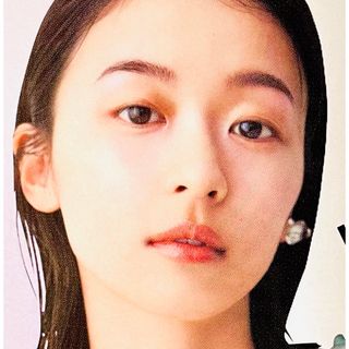 【5235】鳴海唯さん　美的　2024年6月号　切り抜き(アート/エンタメ/ホビー)