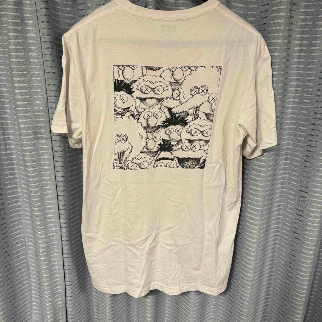 UNIQLO(ユニクロ)のUNIQLO x KAWS x セサミストリート ポッケTee ホワイト メンズのトップス(Tシャツ/カットソー(半袖/袖なし))の商品写真