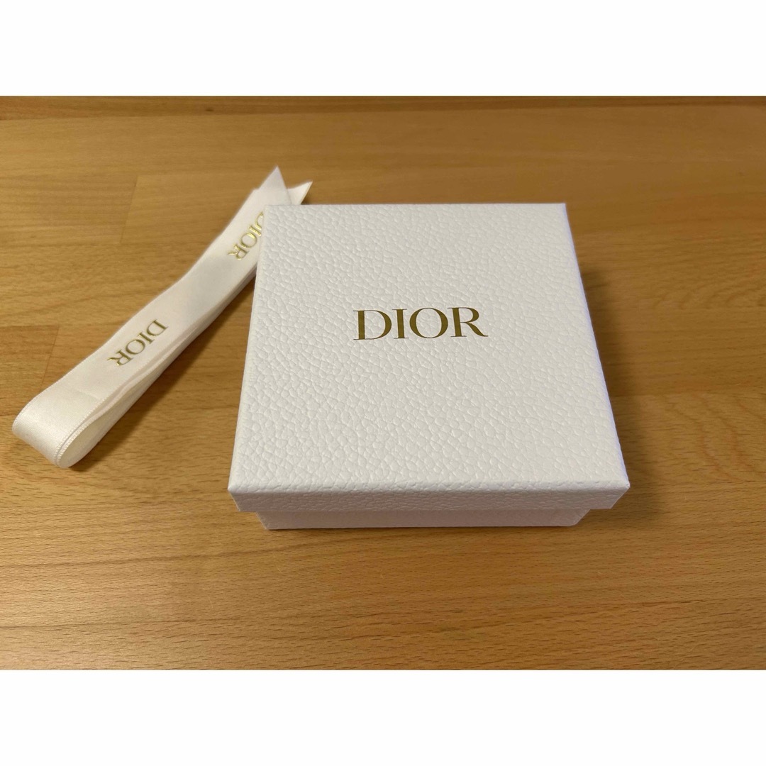 Dior(ディオール)のDIOR 箱のみ(一部付属品付き) レディースのバッグ(ショップ袋)の商品写真