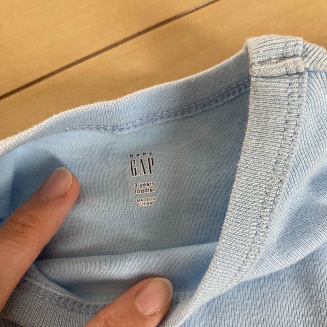 babyGAP(ベビーギャップ)のbaby gap 半袖Tシャツ 長袖Tシャツ ２枚セット　90cm 95cm キッズ/ベビー/マタニティのキッズ服男の子用(90cm~)(Tシャツ/カットソー)の商品写真