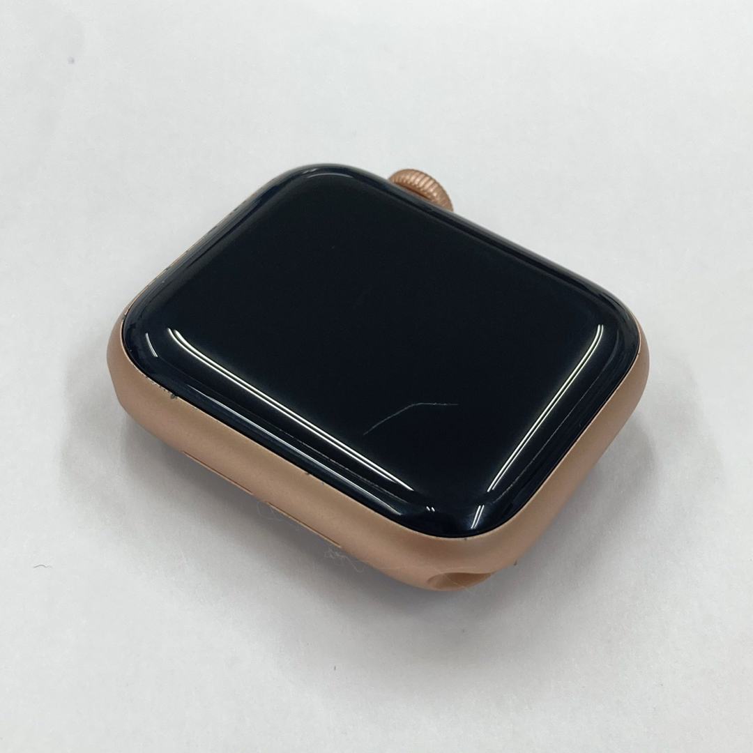 Apple Watch(アップルウォッチ)のApple Watch 本体 ゴールド 40mm シリーズ4 アップルウォッチ スマホ/家電/カメラのスマートフォン/携帯電話(その他)の商品写真