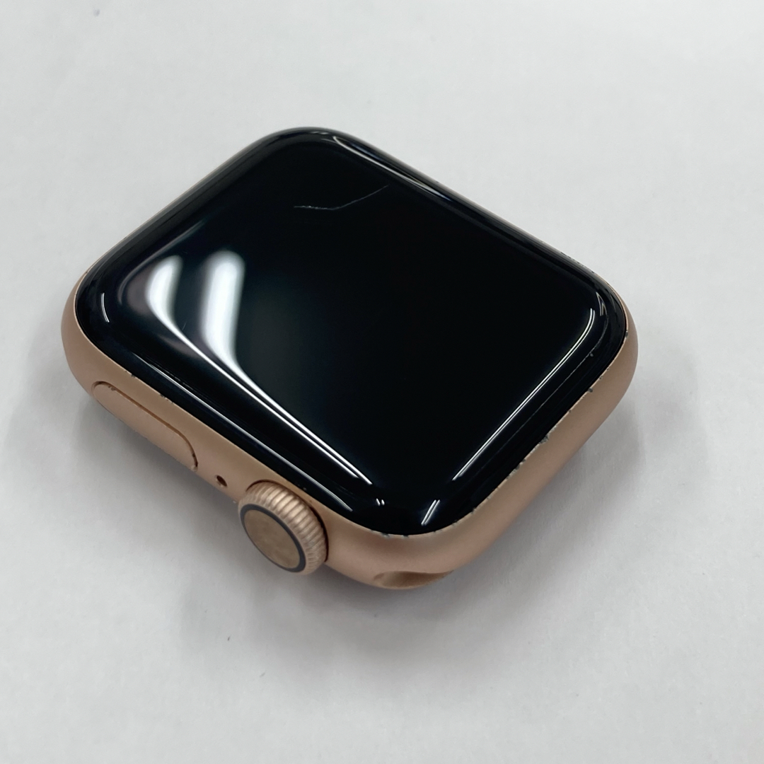 Apple Watch(アップルウォッチ)のApple Watch 本体 ゴールド 40mm シリーズ4 アップルウォッチ スマホ/家電/カメラのスマートフォン/携帯電話(その他)の商品写真