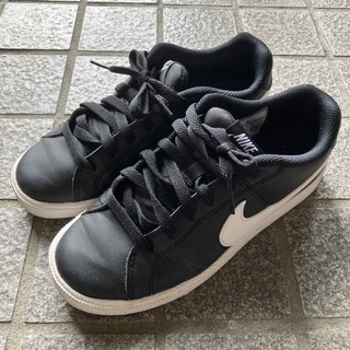 ナイキ(NIKE)のNIKE　ナイキ　22.5cm　黒　ブラック　スニーカー　靴(スニーカー)