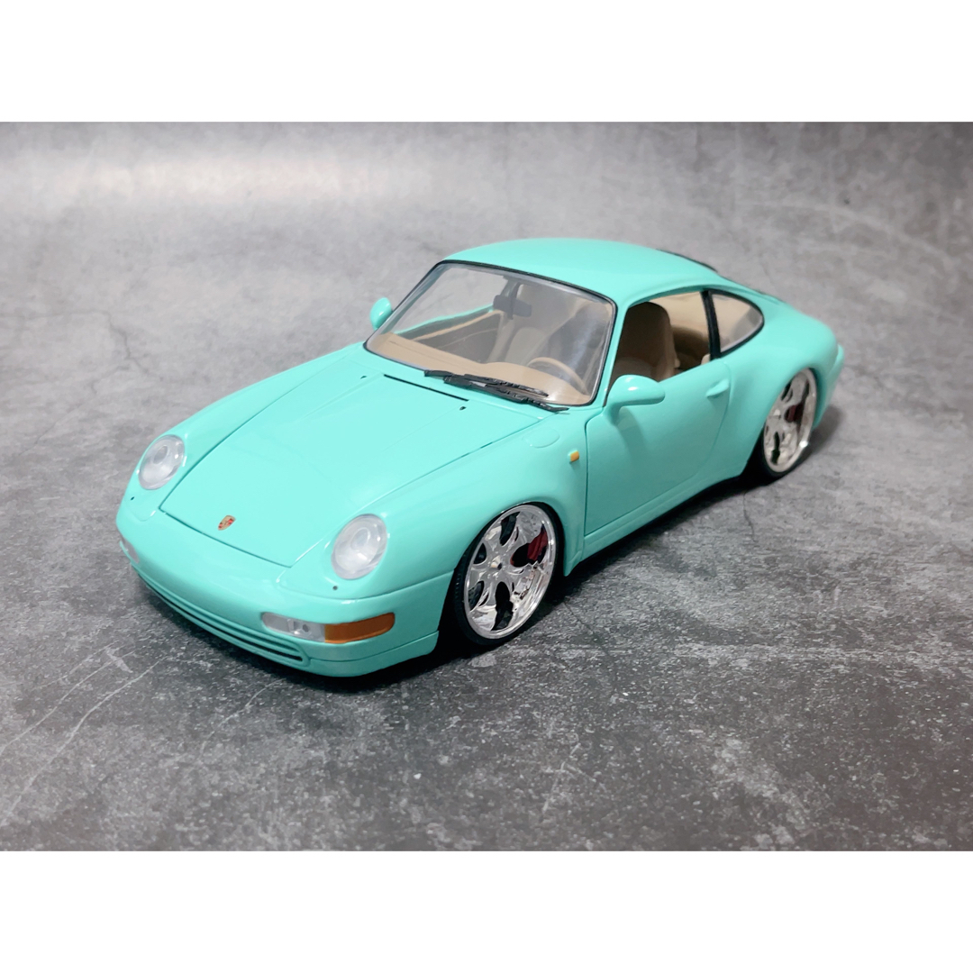 カスタム品　UT 1/18 ポルシェ 911 (993) カレラ ミントグリーン エンタメ/ホビーのおもちゃ/ぬいぐるみ(ミニカー)の商品写真