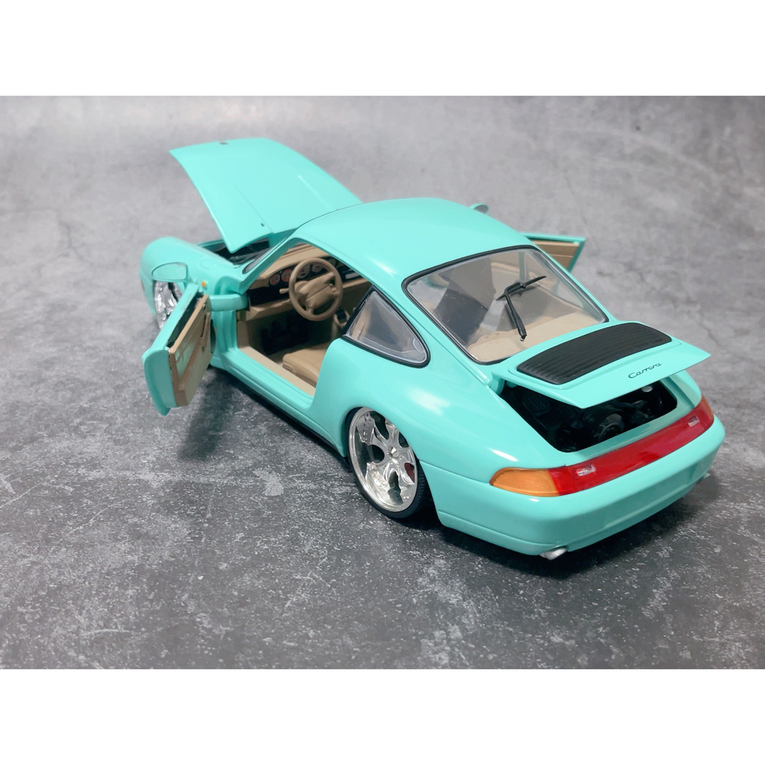 カスタム品　UT 1/18 ポルシェ 911 (993) カレラ ミントグリーン エンタメ/ホビーのおもちゃ/ぬいぐるみ(ミニカー)の商品写真