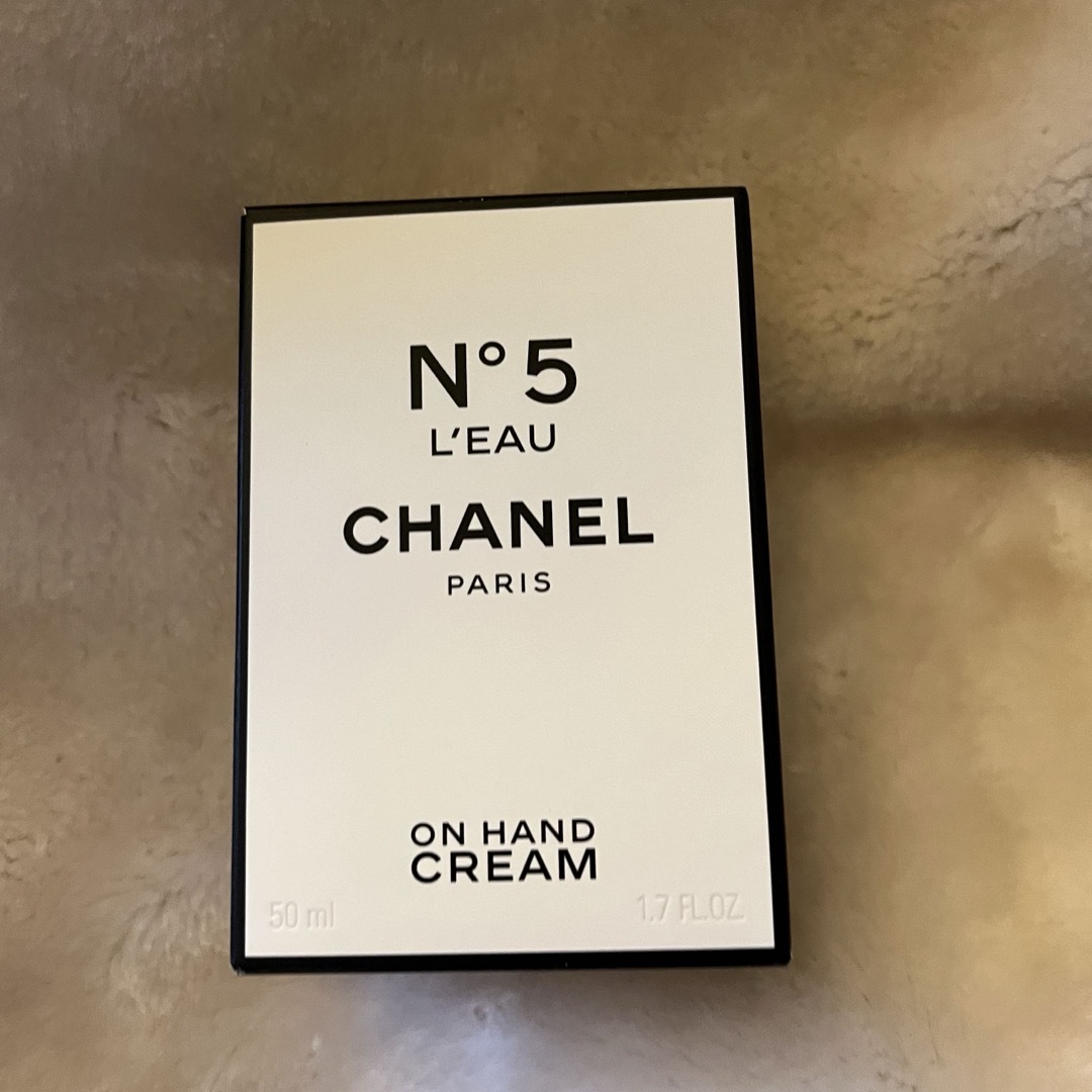 CHANEL(シャネル)のCHANEL No.5 ロー ハンドクリーム 50ml コスメ/美容のボディケア(ハンドクリーム)の商品写真