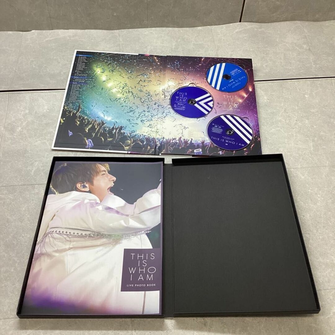 SHINJIRO ATAE Anniversary Live『THIS IS WHO I AM』AAA 與 真司郎 Blu-ray+DVD+CD SHINJIRO トリプルエー ブルーレイ エンタメ/ホビーのDVD/ブルーレイ(アイドル)の商品写真