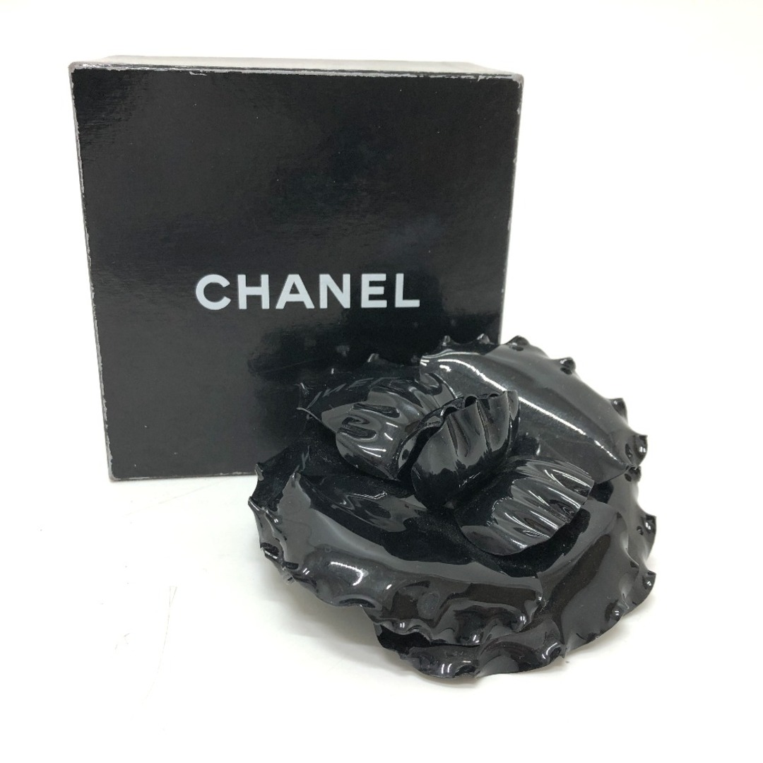 CHANEL(シャネル)のシャネル CHANEL カメリア コサージュ ブローチ エナメル ブラック レディースのアクセサリー(ブローチ/コサージュ)の商品写真