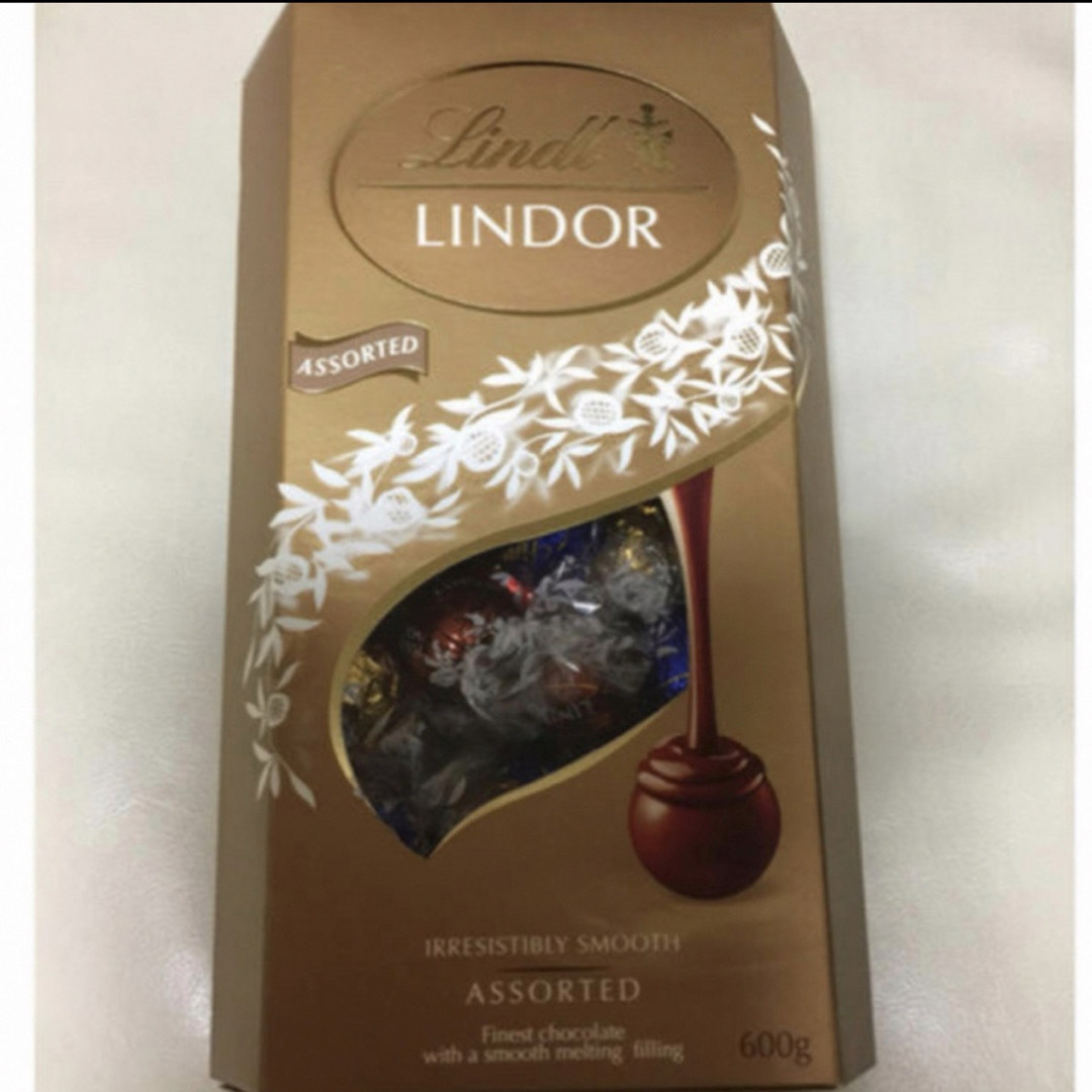 Lindt(リンツ)のLINDT LINDOR リンツ リンドール アソート24個 食品/飲料/酒の食品(菓子/デザート)の商品写真