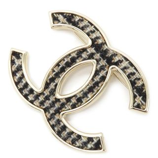 シャネル(CHANEL)のシャネル CHANEL ブローチ ココマーク ツイード GP ベージュ×ゴールド ゴールド金具 【箱】【中古】(ブローチ/コサージュ)