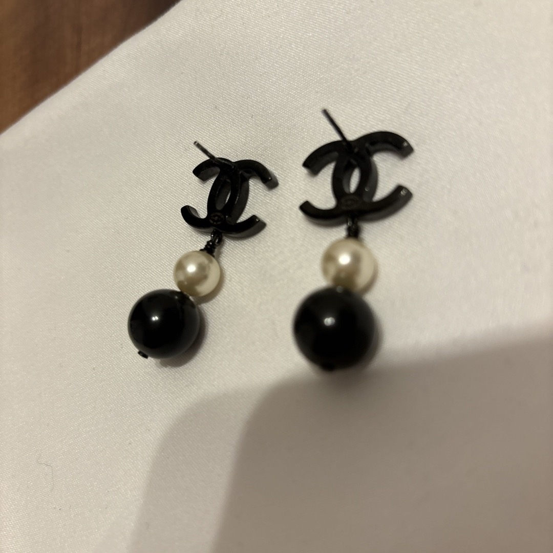 CHANEL(シャネル)のCHANEL CCマーク　ブラックピアス レディースのアクセサリー(ピアス)の商品写真