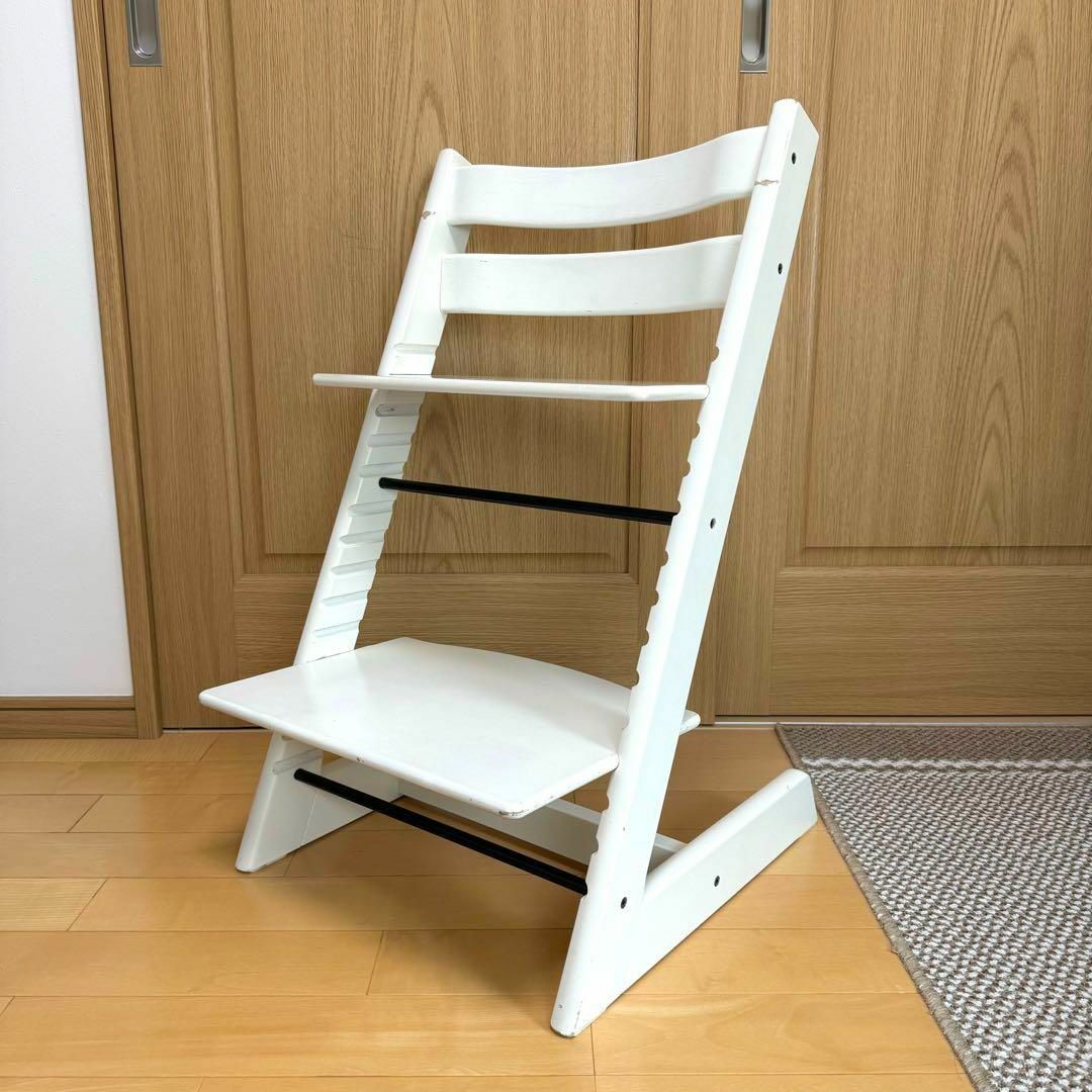 ストッケ トリップトラップ ホワイト S/N4 インテリア/住まい/日用品の椅子/チェア(ダイニングチェア)の商品写真