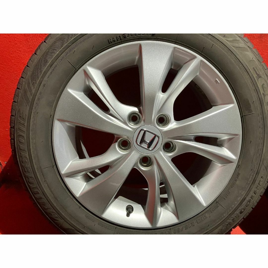 中古サマータイヤホイールセット 【215/60R16 BRIDGESTONE NH100RV】[ホンダ ヴェゼル純正] 4本SET 自動車/バイクの自動車(タイヤ・ホイールセット)の商品写真