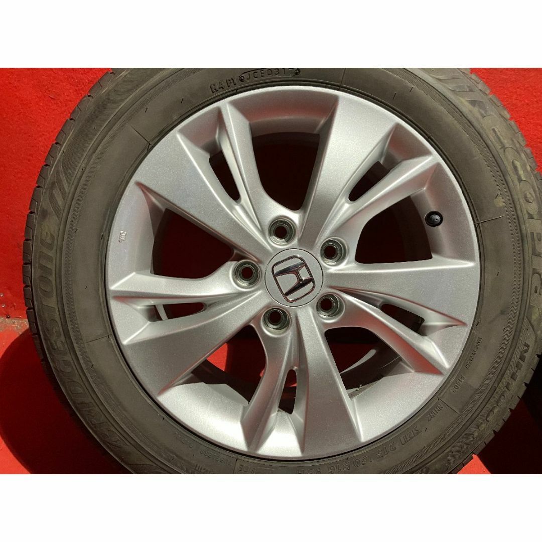 中古サマータイヤホイールセット 【215/60R16 BRIDGESTONE NH100RV】[ホンダ ヴェゼル純正] 4本SET 自動車/バイクの自動車(タイヤ・ホイールセット)の商品写真