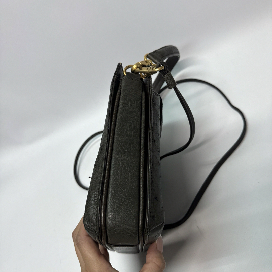 本革　オーストリッチ　レザー　ショルダーバッグ　ミニ　斜めがけ　ハンドバッグ レディースのバッグ(ショルダーバッグ)の商品写真