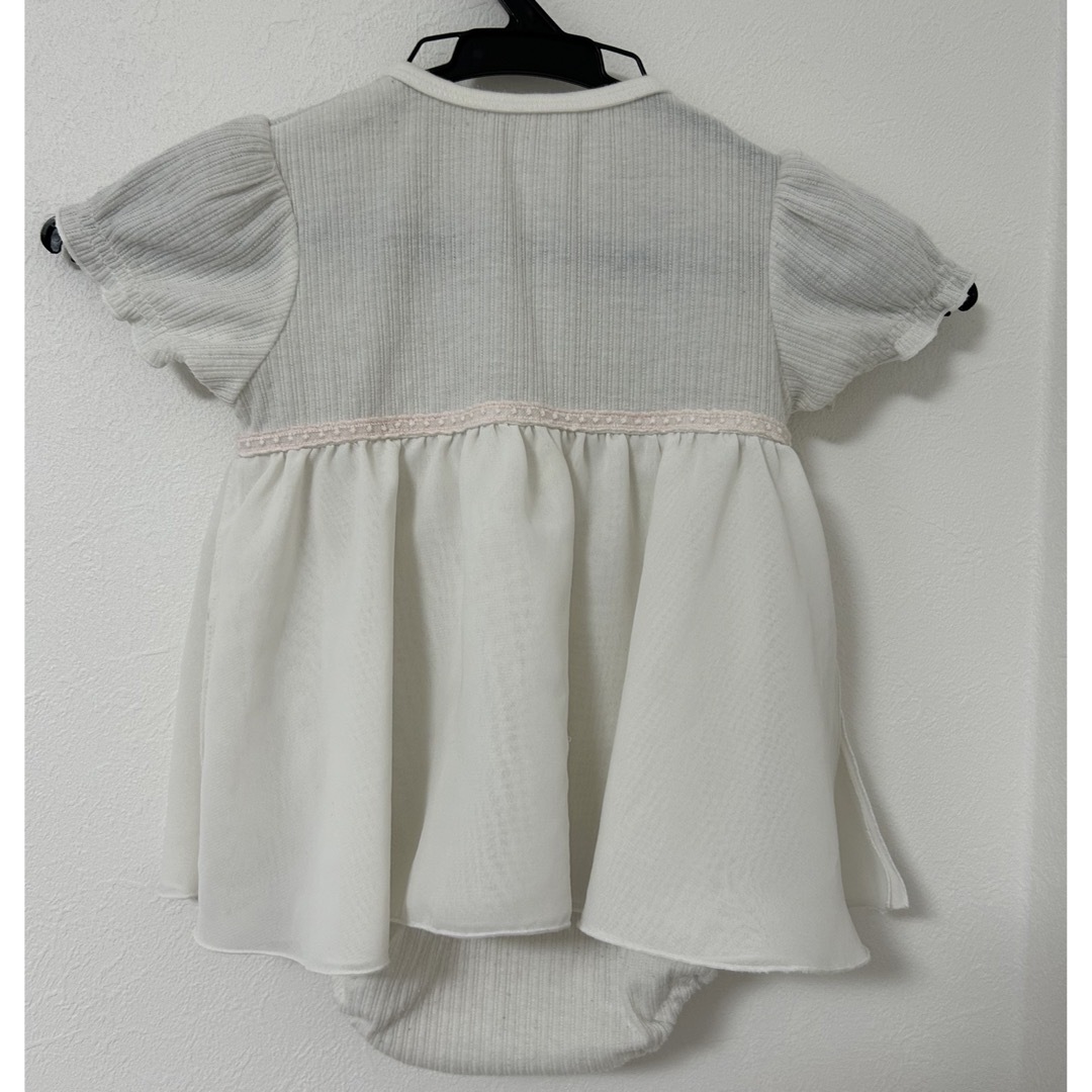 丸高衣料　80サイズ　白色　リボン　ロンパース キッズ/ベビー/マタニティのベビー服(~85cm)(ロンパース)の商品写真