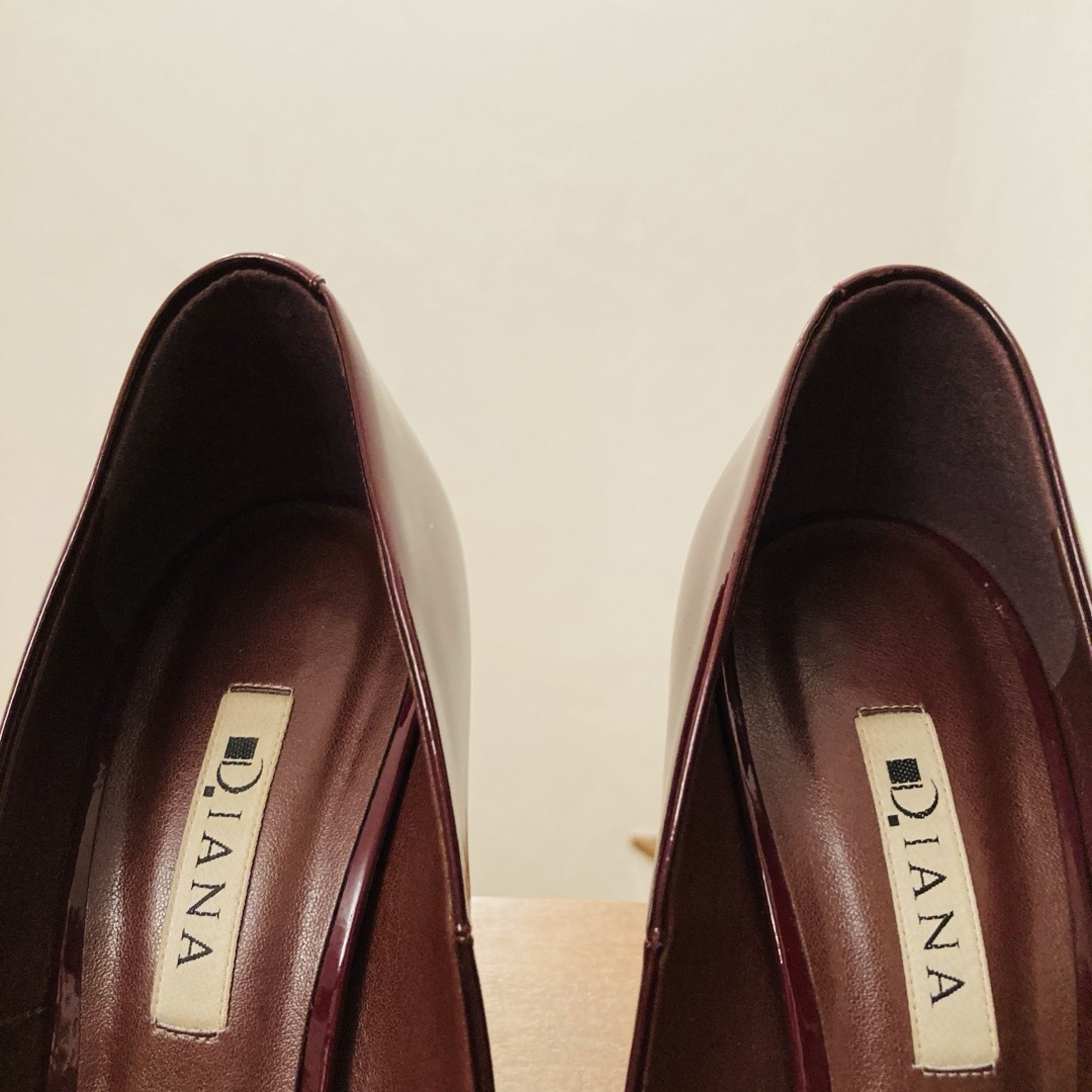 DIANA(ダイアナ)の【美品】DIANA ダイアナ エナメルパンプス 25cm ワインレッド レディースの靴/シューズ(ハイヒール/パンプス)の商品写真