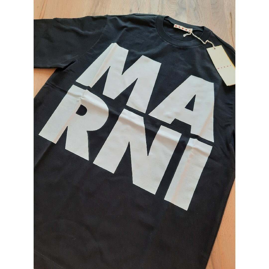 Marni(マルニ)の⭐新品/大人気　MARNI  ビッグロゴ Tシャツ　ブラック 14Y/Mサイズ レディースのトップス(Tシャツ(半袖/袖なし))の商品写真