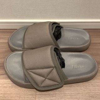 イージー(YEEZY（adidas）)の貴重人気カラーYeezy slipper season6 yeezy slide(サンダル)