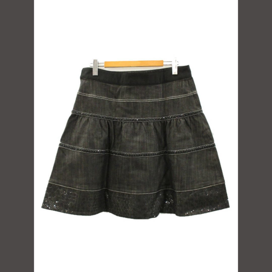 TO BE CHIC(トゥービーシック)のトゥービーシック フレアスカート デニム ブラック リボン 48 大きいサイズ レディースのスカート(ひざ丈スカート)の商品写真