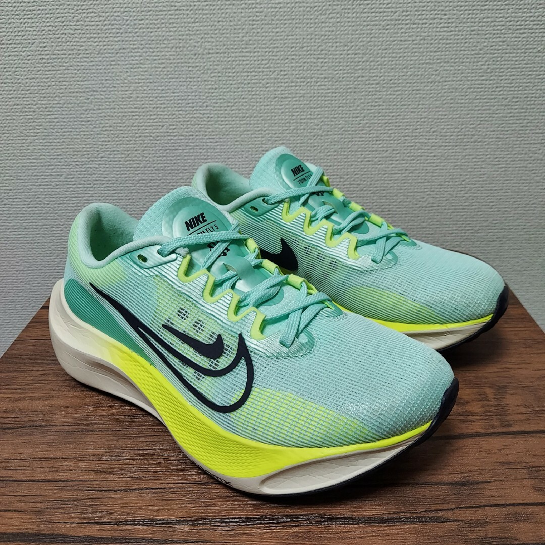 NIKE(ナイキ)のNIKE ナイキ ズーム フライ 5　ウィメンズ　23.5cm スポーツ/アウトドアのランニング(シューズ)の商品写真