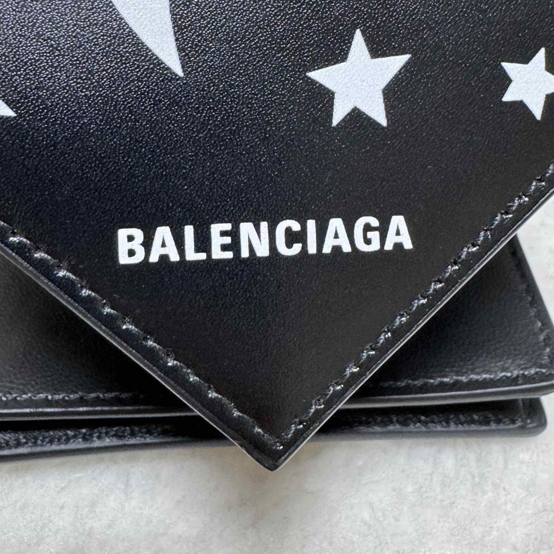 Balenciaga(バレンシアガ)のバレンシアガ 未使用 三つ折り ペーパー ウォレット コンパクト 財布 黒 レディースのファッション小物(財布)の商品写真