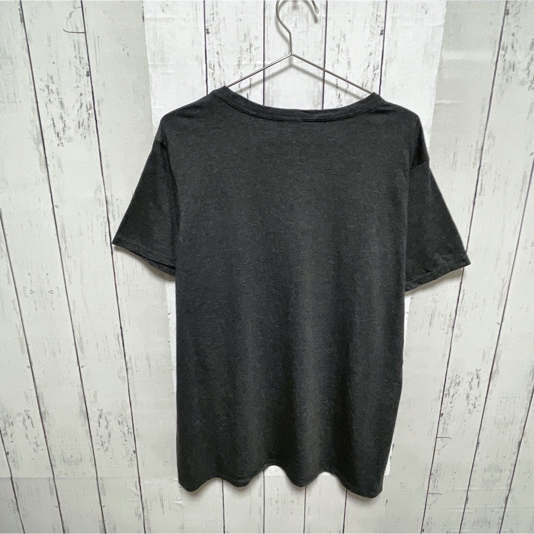 USA古着　Tシャツ　Lサイズ　ダークグレー　プリント　ロゴ　クルーネック メンズのトップス(Tシャツ/カットソー(半袖/袖なし))の商品写真