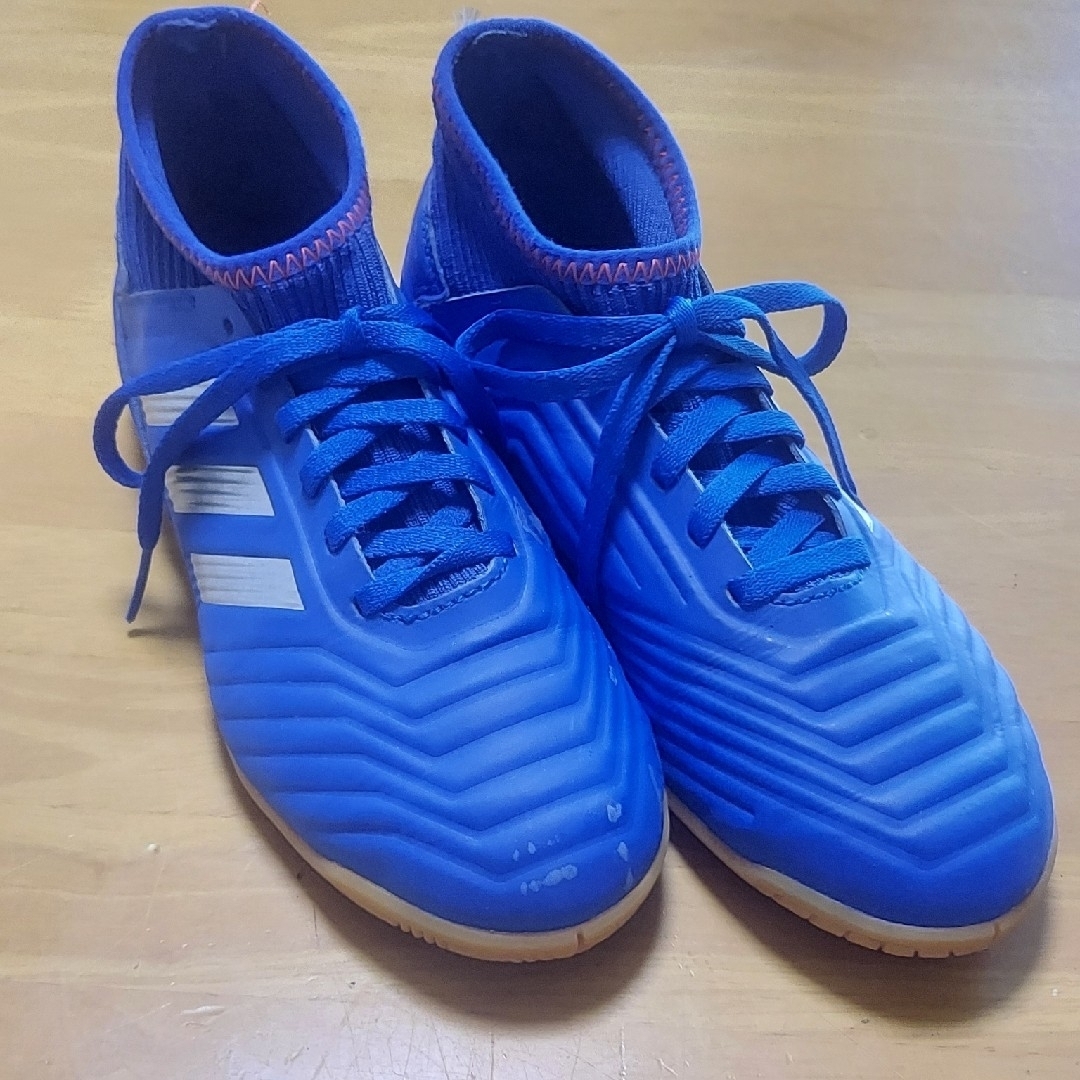 adidas(アディダス)の22.5㎝　アディダス　adidas　フットサルシューズ　サッカー　室内履き キッズ/ベビー/マタニティのキッズ靴/シューズ(15cm~)(スニーカー)の商品写真