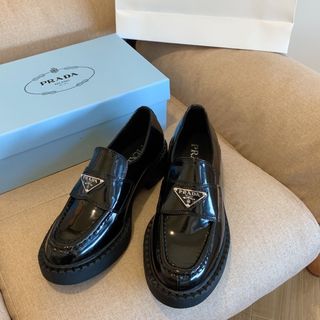 プラダ(PRADA)の人気<プラダ>ローファー(ローファー/革靴)