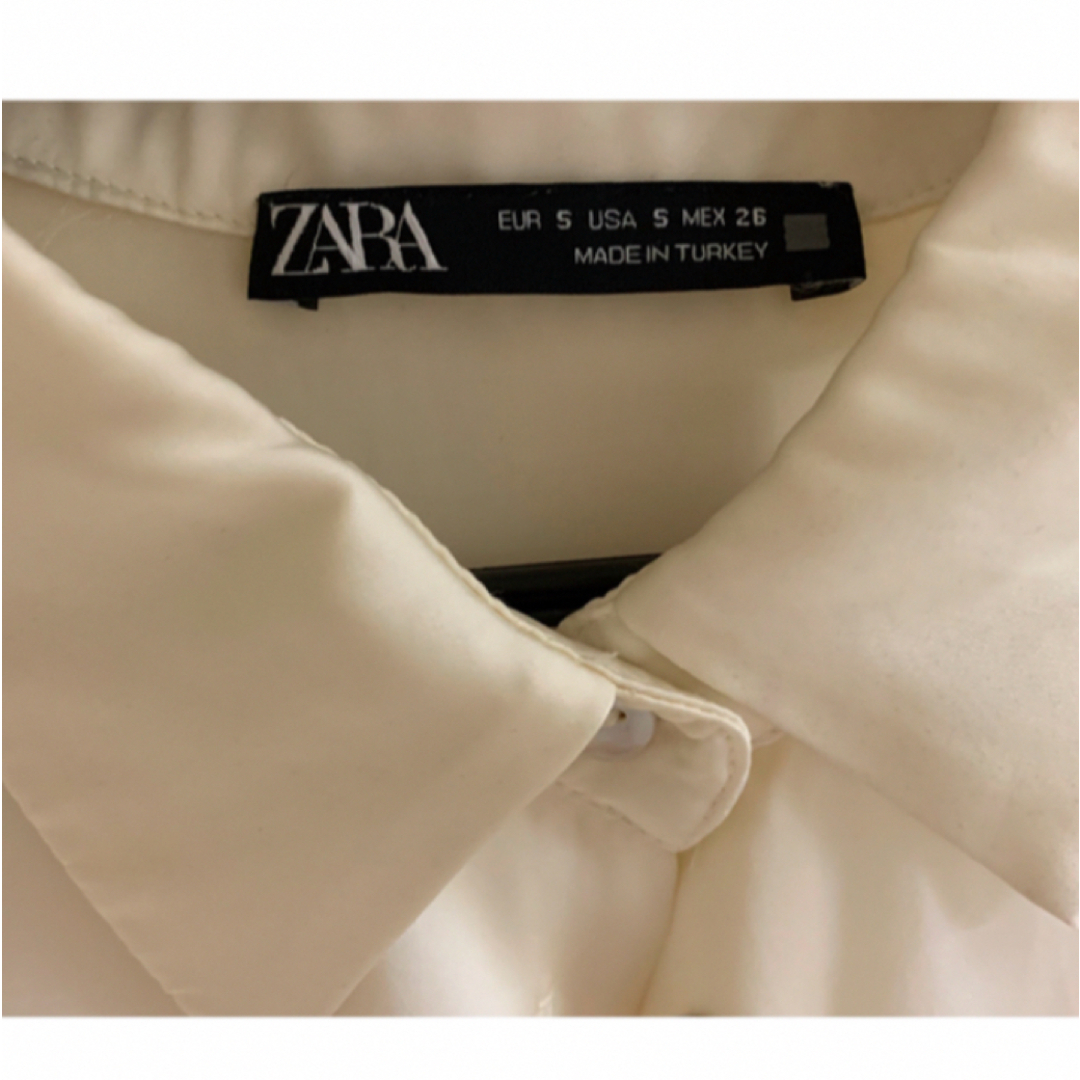 ZARA(ザラ)のZARA サテントップス シャツ 襟付き サイズS レディースのトップス(シャツ/ブラウス(長袖/七分))の商品写真