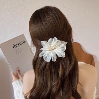 ♡人気商品♡バレッタ ベージュ チュール 透け感 上品 ヘアアクセサリー 韓国(バレッタ/ヘアクリップ)