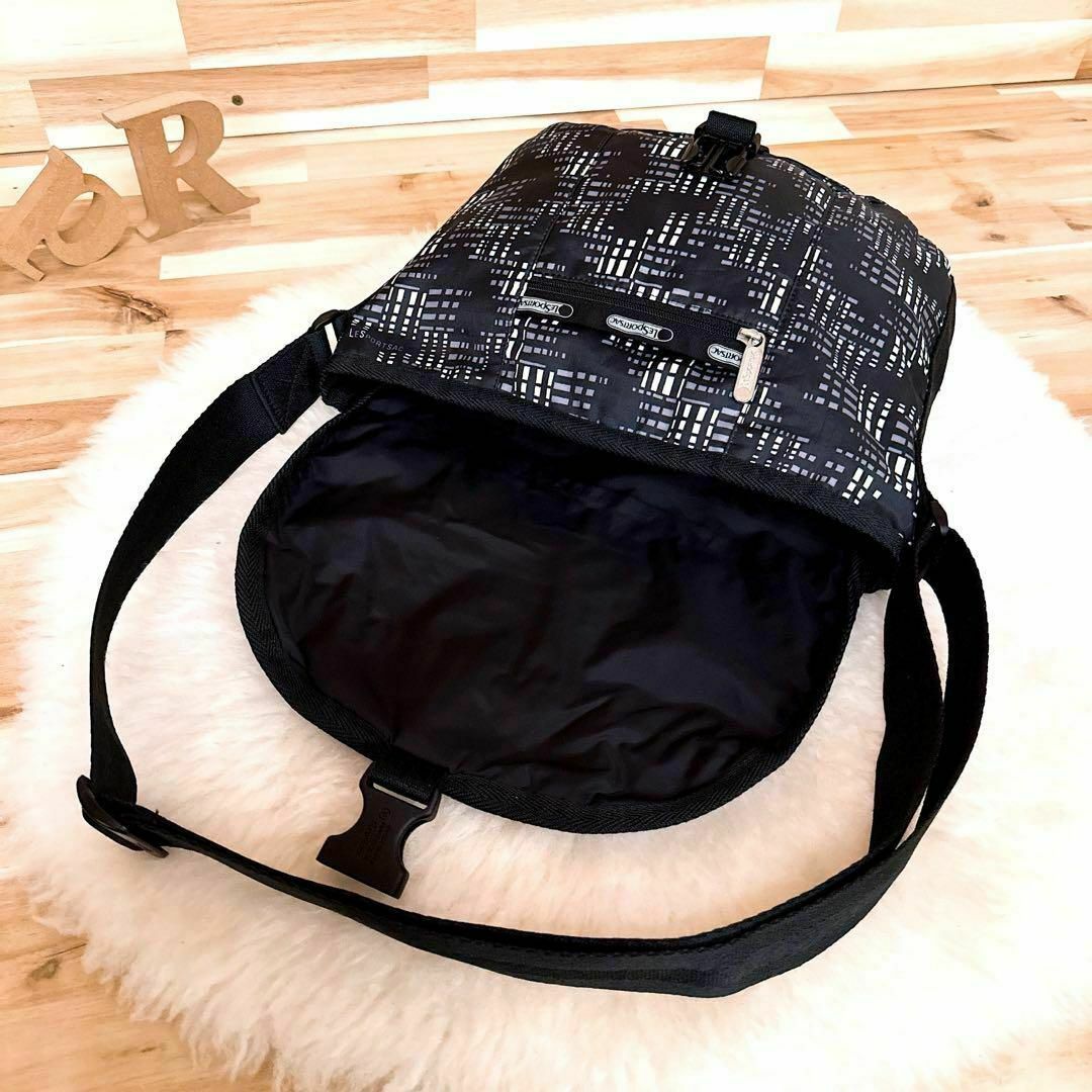 LeSportsac(レスポートサック)の【レスポートサック】フラップ ショルダーバッグ モノトーン 総柄 黒ブラック×白 レディースのバッグ(ショルダーバッグ)の商品写真