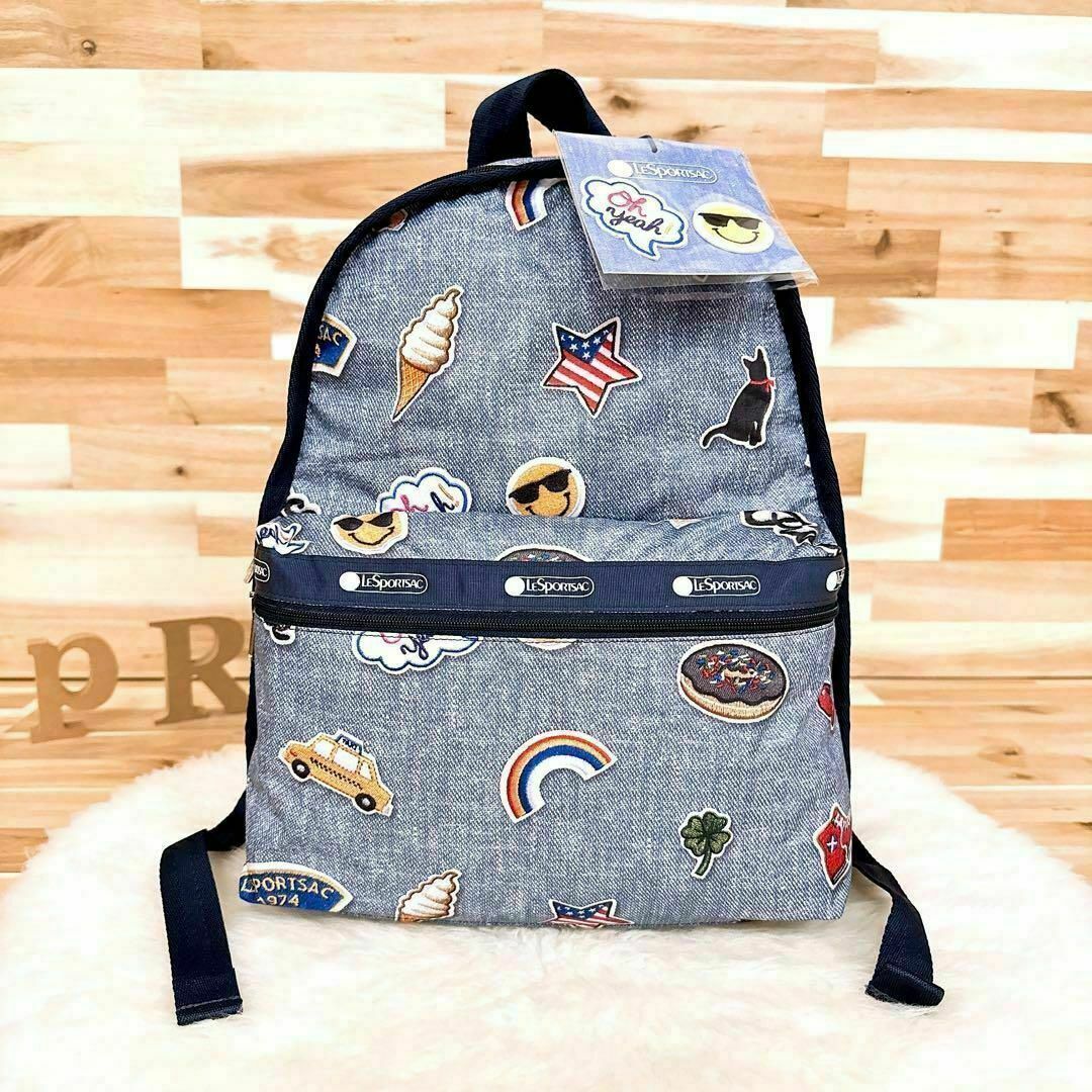 LeSportsac(レスポートサック)の未使用【レスポートサック】デニム生地プリント×ワッペン柄 リュック ポップ青×紺 レディースのバッグ(リュック/バックパック)の商品写真