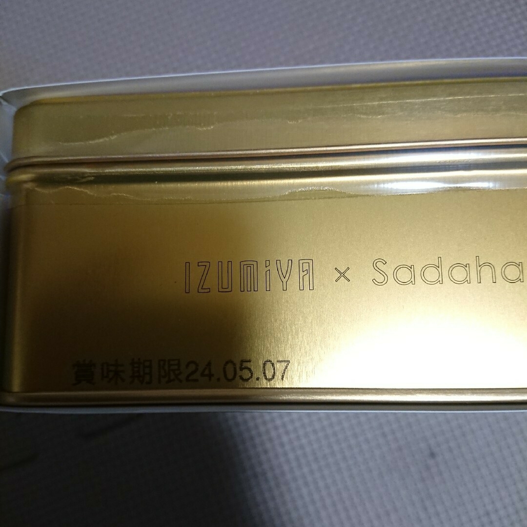 パティスリー・サダハル・アオキ・パリ(パティスリーサダハルアオキパリ)のSadaharu AOKI paris & IZUMIYA コラボ缶 食品/飲料/酒の食品(菓子/デザート)の商品写真