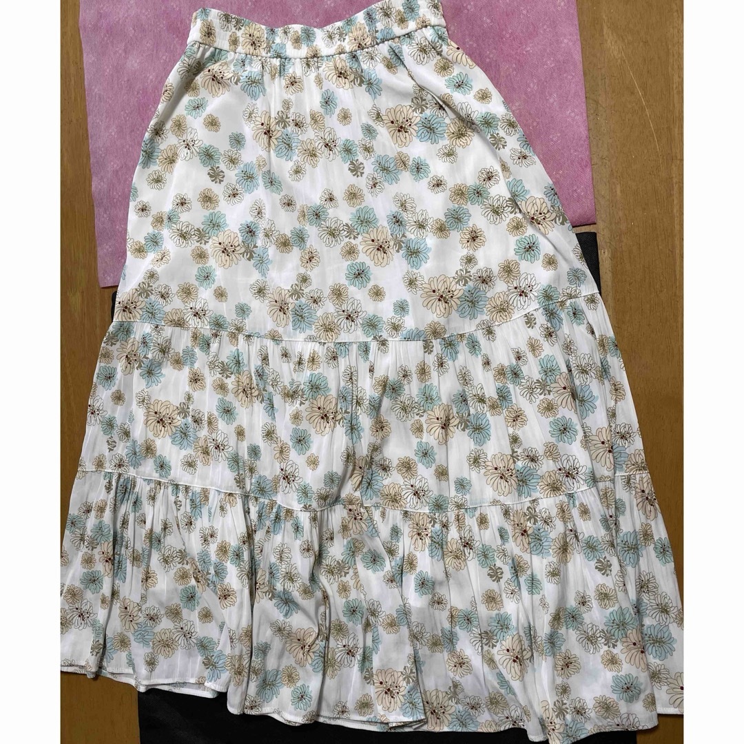 UNIQLO(ユニクロ)のポール&ジョー×ユニクロコラボ　花柄ティアードスカート レディースのスカート(ロングスカート)の商品写真