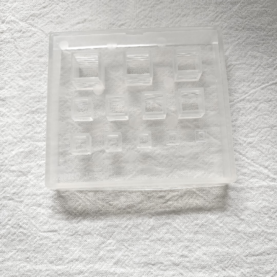 PADICO(パジコ)の【美品】パジコ  キューブ型 レジン モールド 正方形 ハンドメイドの素材/材料(その他)の商品写真