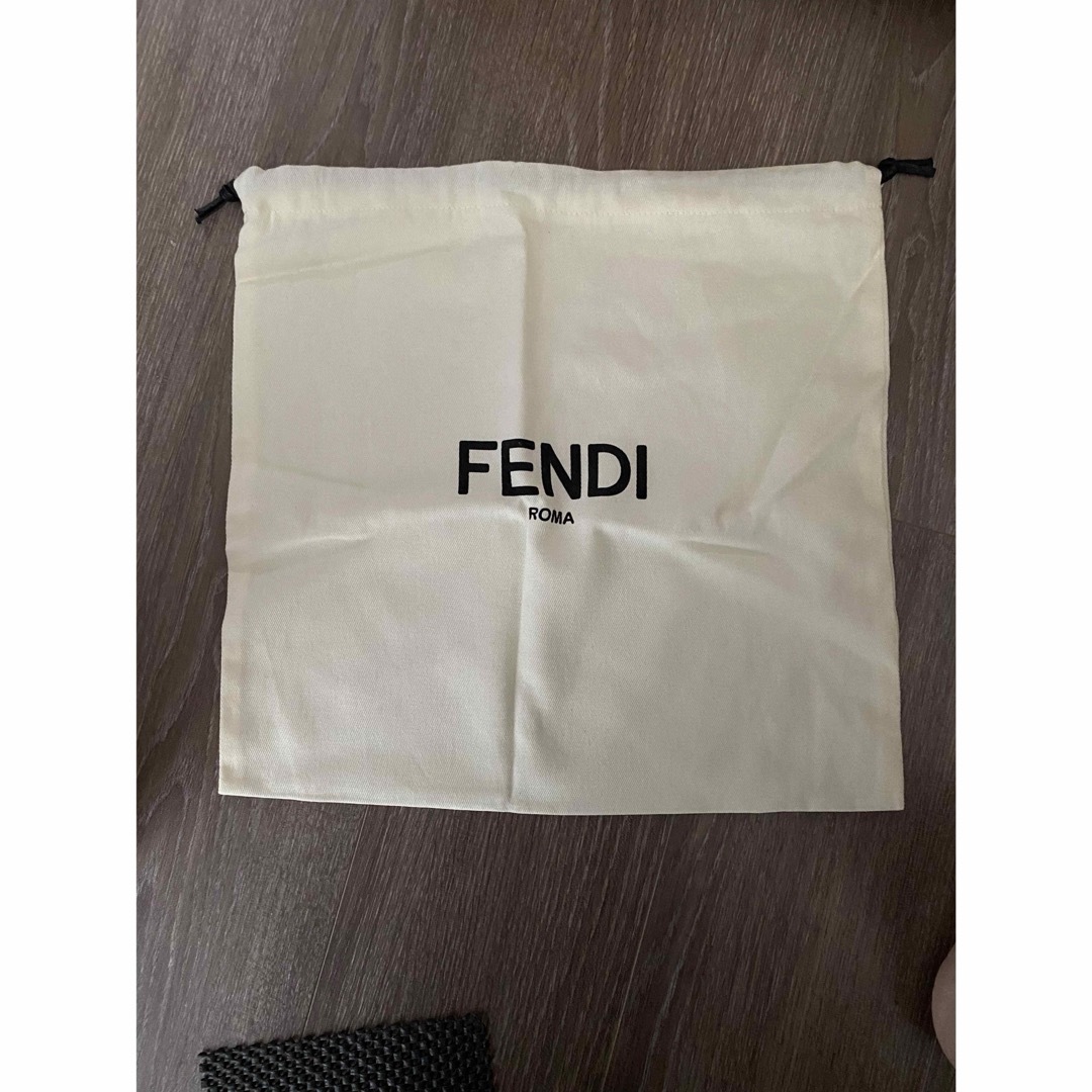 FENDI(フェンディ)のフェンディ　ロゴTシャツ　試着のみ レディースのトップス(Tシャツ(半袖/袖なし))の商品写真