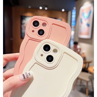 【ホワイト】iPhone15Plus スマホケース もこもこ 耐衝撃 韓国 人気(iPhoneケース)