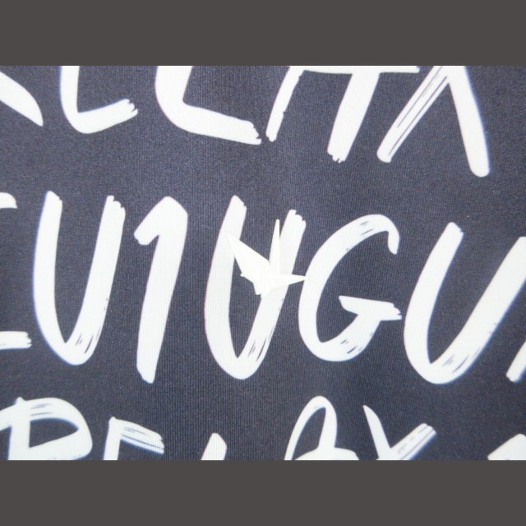 1PIU1UGUALE3 ポロシャツ 半袖 総柄 ロゴ 文字 ネイビー XL メンズのトップス(ポロシャツ)の商品写真