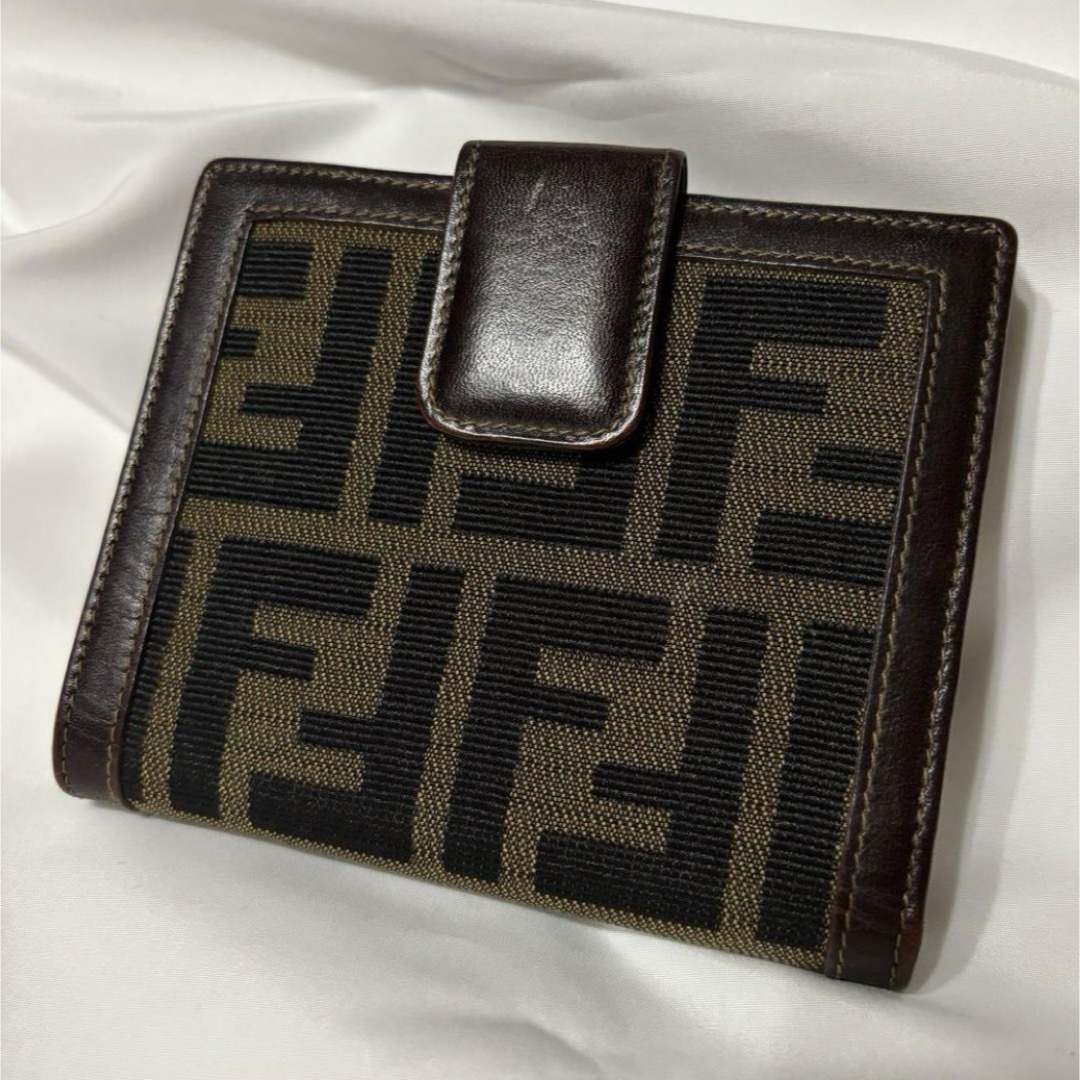 FENDI(フェンディ)のFENDI フェンディ ズッカ柄 二つ折り 財布  メンズのファッション小物(折り財布)の商品写真