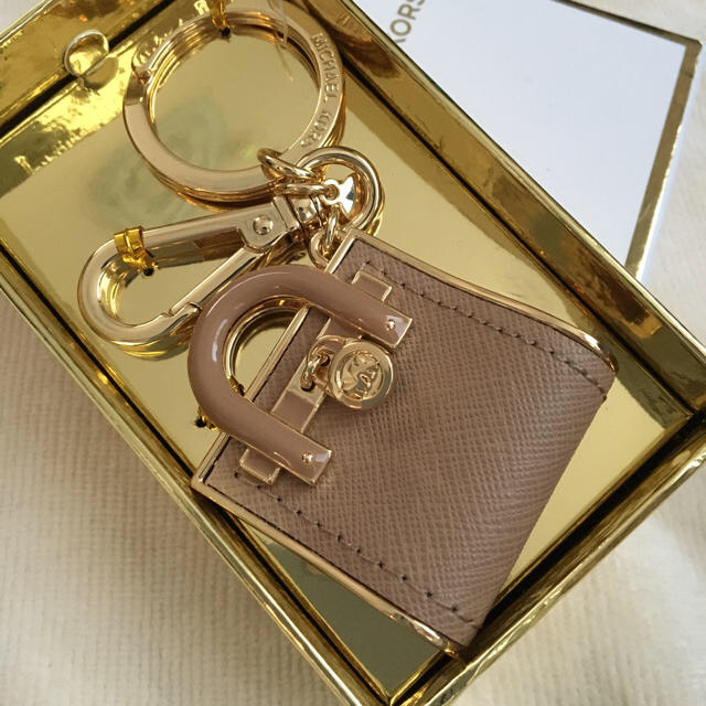 Michael Kors(マイケルコース)の【新品】MICHAEL KORS キーホルダー/キーチャーム レディースのファッション小物(キーホルダー)の商品写真