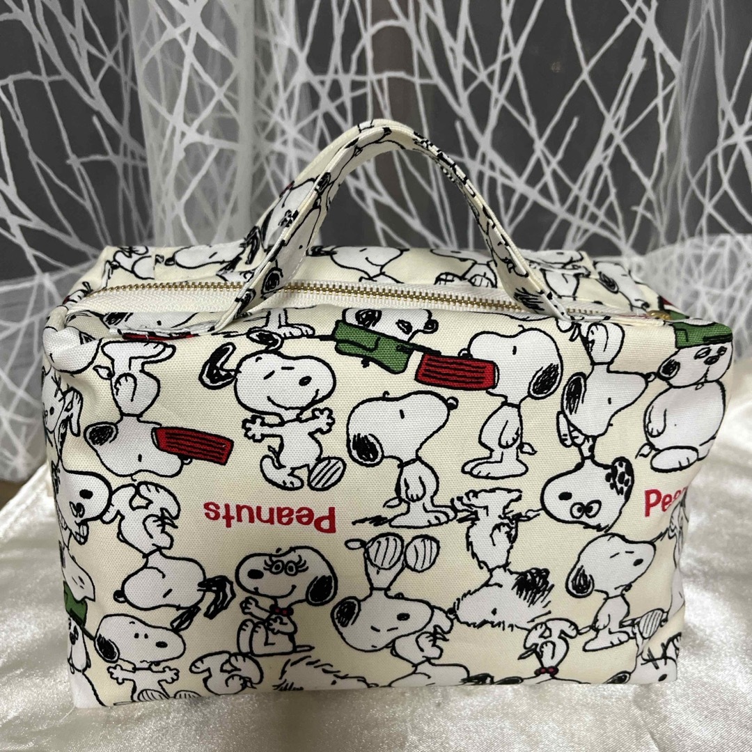 SNOOPY(スヌーピー)のスヌーピーハンドメイド レディースのファッション小物(ポーチ)の商品写真